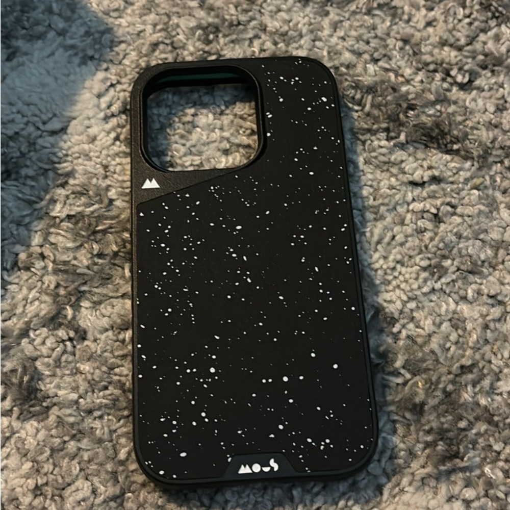 iPhone 15 pro mouse case